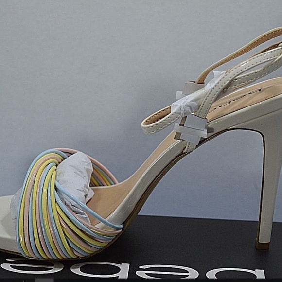 NEW Bebe Ivonne Twist Front Cream Colored Heels - Picture 4 of 8